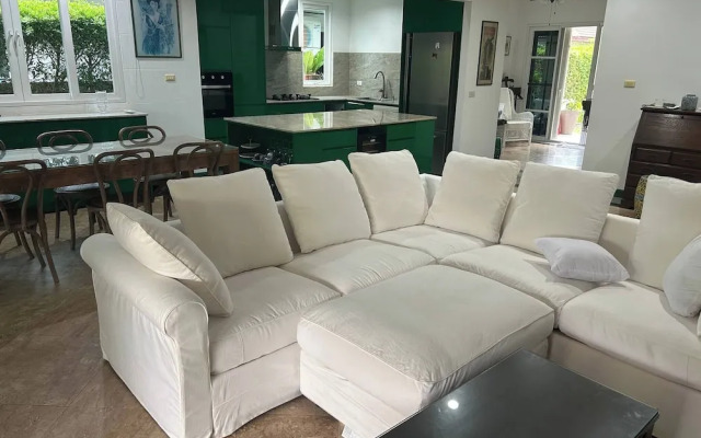 Hidden Villa Oasis Private Pool 2km to Beach&mall