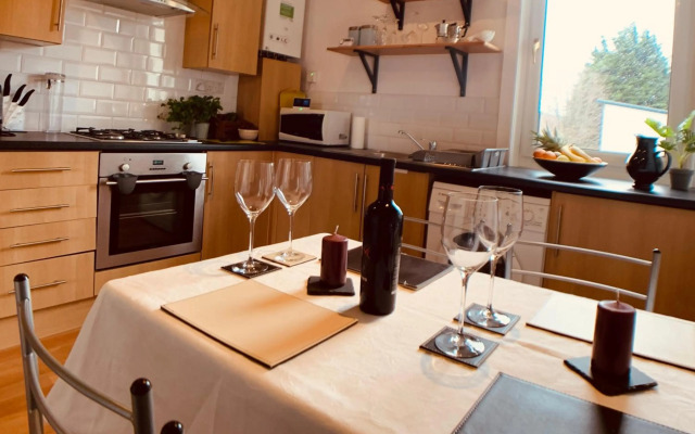 Maria- Bright and Modern City Center Apartment .