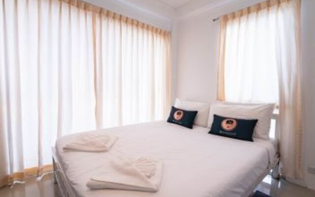 RQ Bangkok Sukhumvit 50 by Collection O