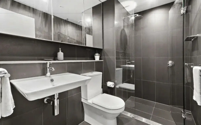 ABIGAIL, 2BDR Docklands Apartment