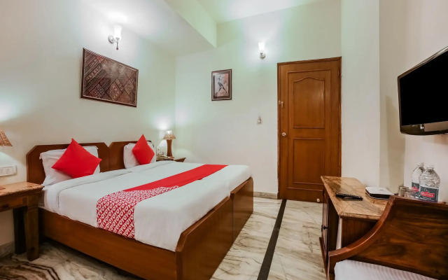 OYO 27041 Hotel Luna Rosa