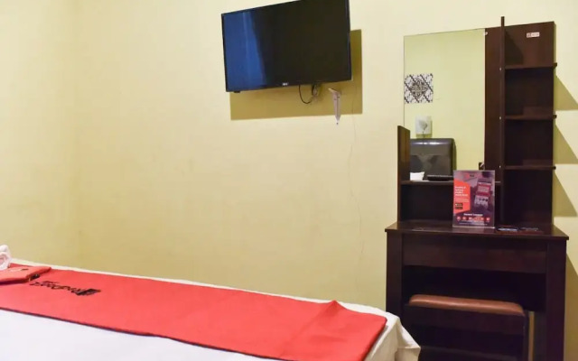 RedDoorz near Surabaya Town Square