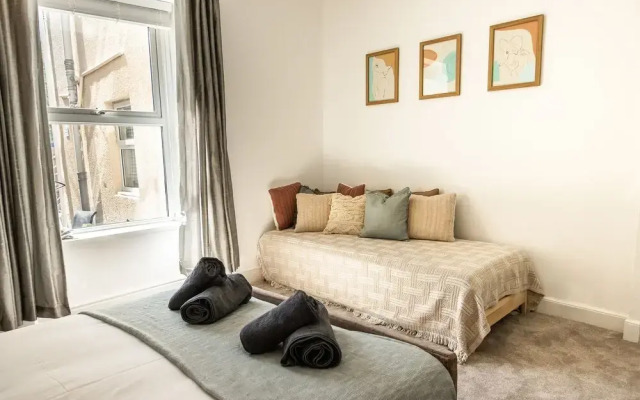 Stunning 1 Bedroom Apartment - Plymouth