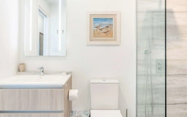 Spacious 1BR 1bth Apt w Rooftop Pool Near Beach