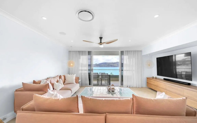 The Elite F208 by HamoRent on Hamilton Island