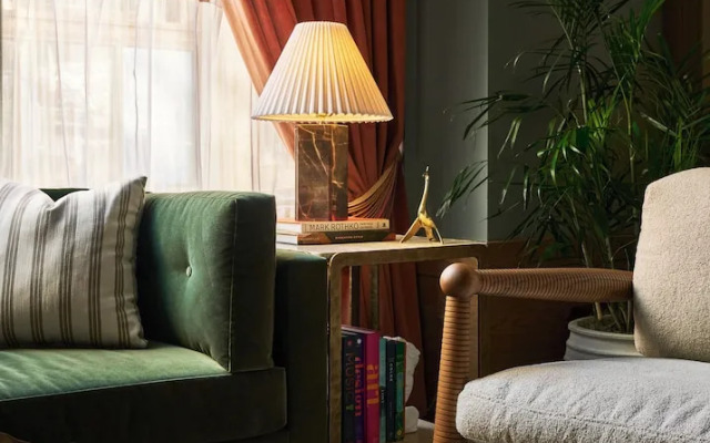 Fidelity Hotel