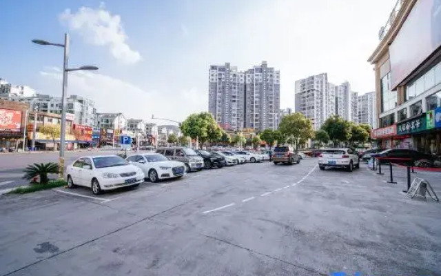 Elan Hotel (Zhenjiang Railway Station Wanda Plaza)