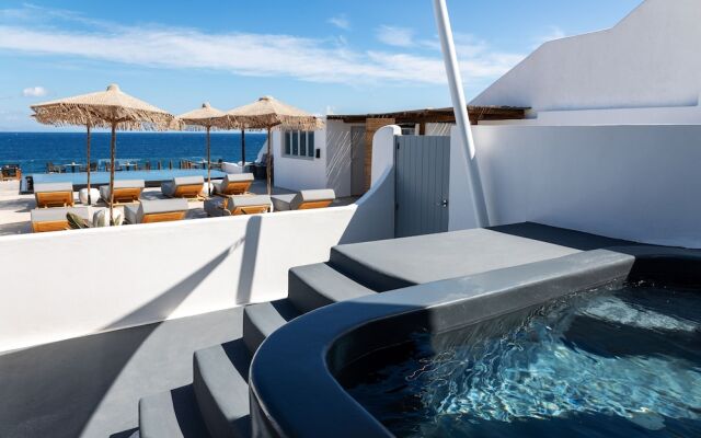 Almyra Oia Suites