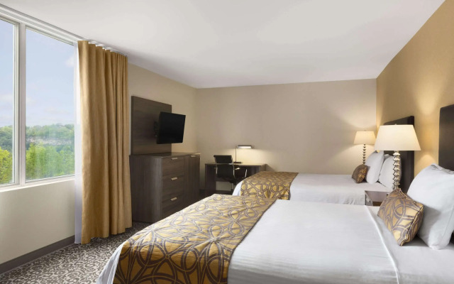 Travelodge by Wyndham Niagara Falls Fallsview