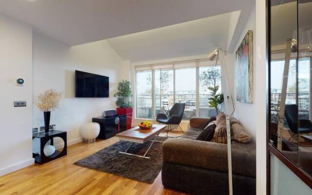 Short let - Penthouse Apartment With West-facing Terrace
