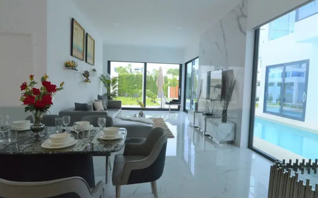 Villa with Shared Pool in Central Pattaya - Palmc15