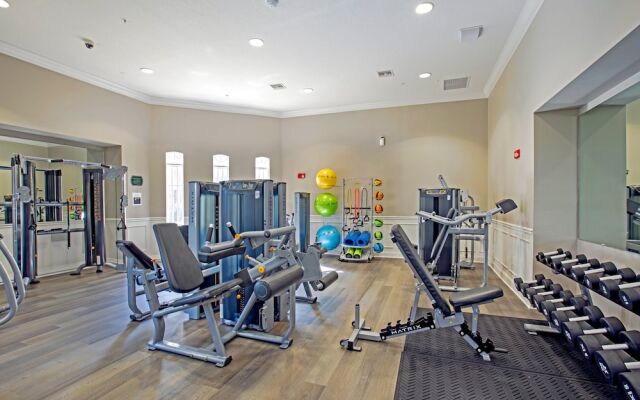 Beautiful Modern Condo, Near Parks-2012