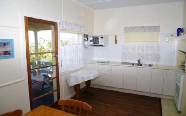 Lorikeet Retreat, 11 Hodgson Street