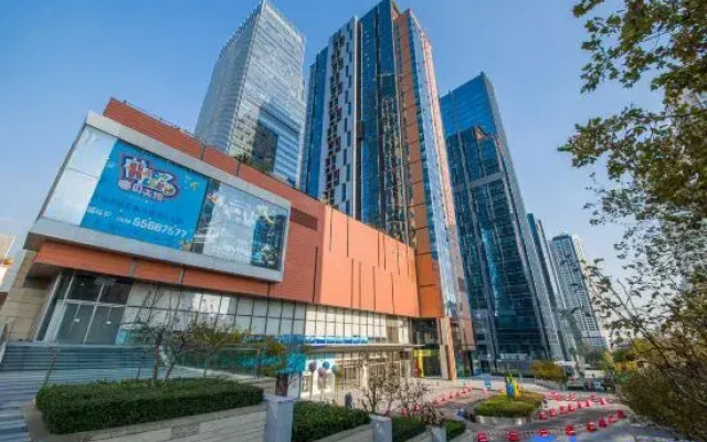Yuelan Serviced Apartment (Qingdao Wusi Plaza & Vientiane City)