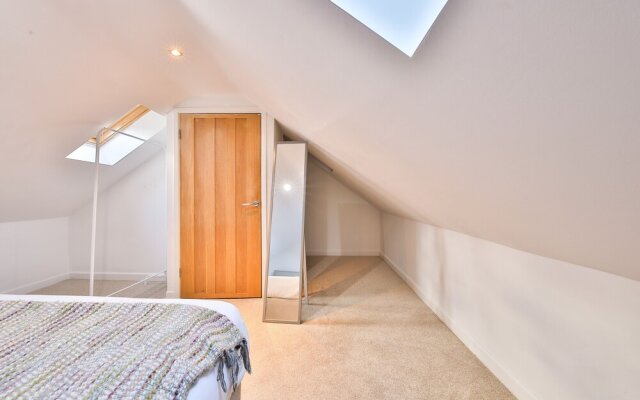 Bright & Airy 3-Bed with Parking