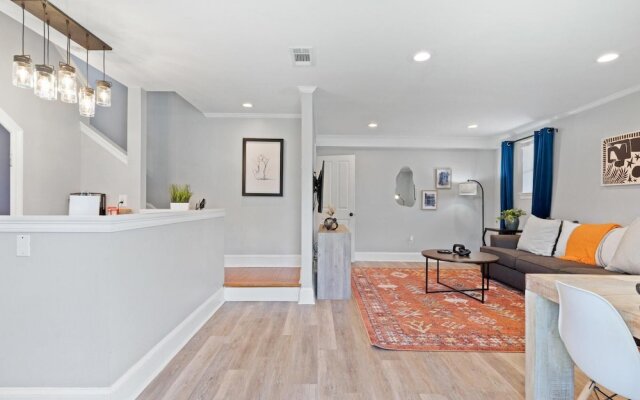 Quiet Retreat Off Magazine w Balcony Parking