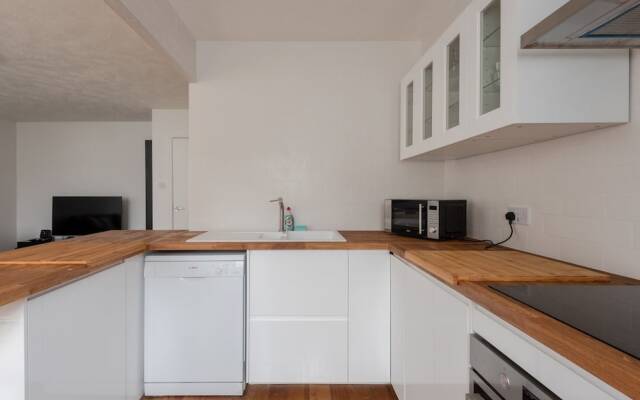 Lovely Landed Home near Wimbledon, sleeps 4