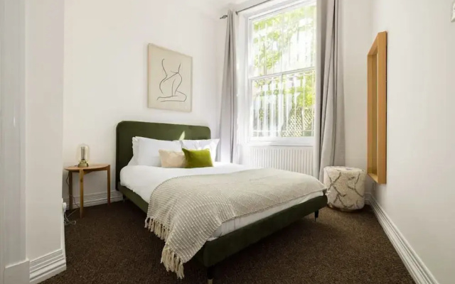 Spacious Apartment With Office Rear Terrace