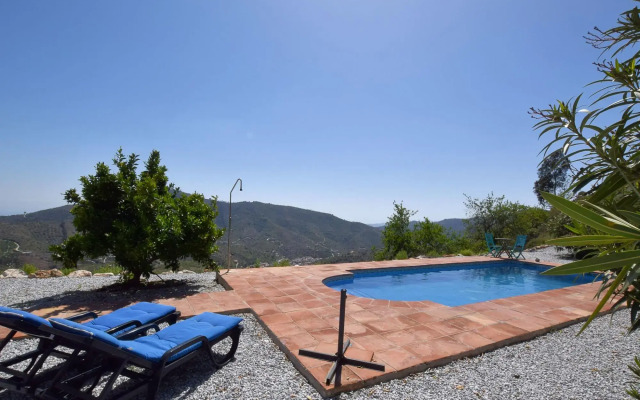 Inviting Villa in Arenas with private pool