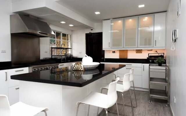 8 Bedrooms Penthouse, Jacuzzi & Private Terrace