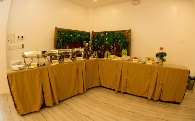 OYO 696 Jurias Garden Hotel