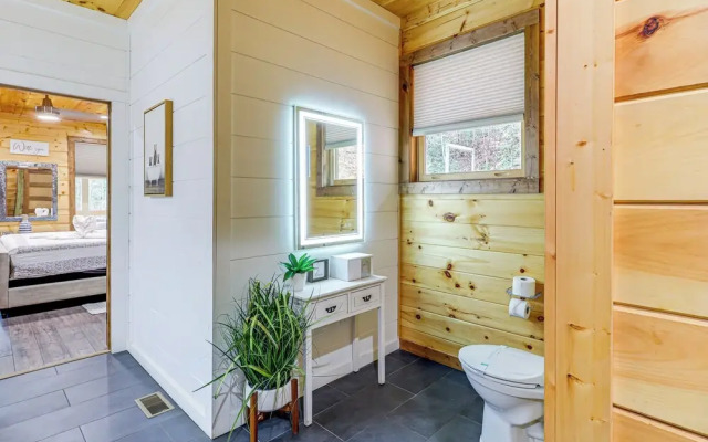 Close to Hiking & Attractions: Smoky Mtn Cabin