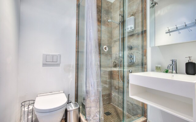 The taliane Superbe Condo 2BDR Montreal