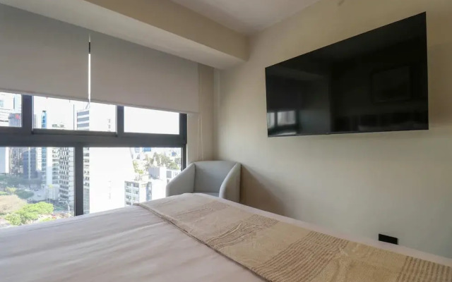 w Elegant 2BR With Balcony in San Isidro