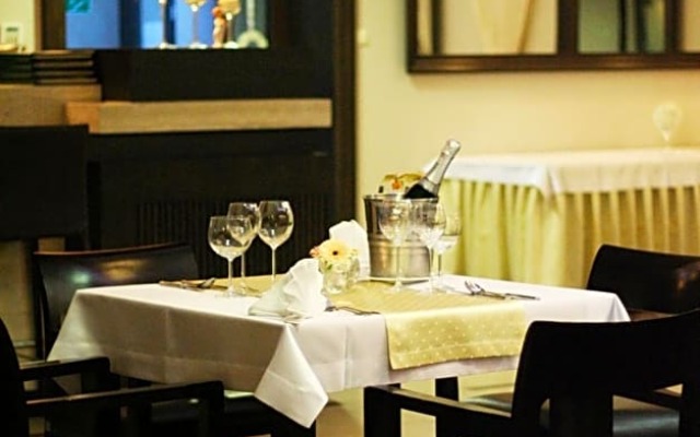 Hotel-Restauracja Platan