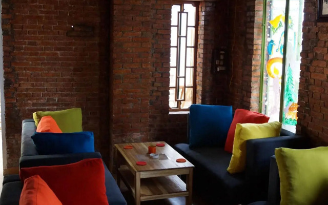 Oasis Bar and Hostel
