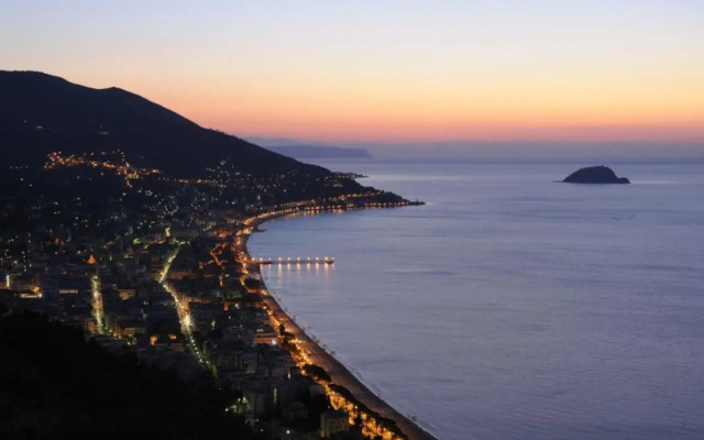 ALASSIO Trilocale a 50mt dal mare
