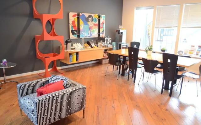 Modern B & B