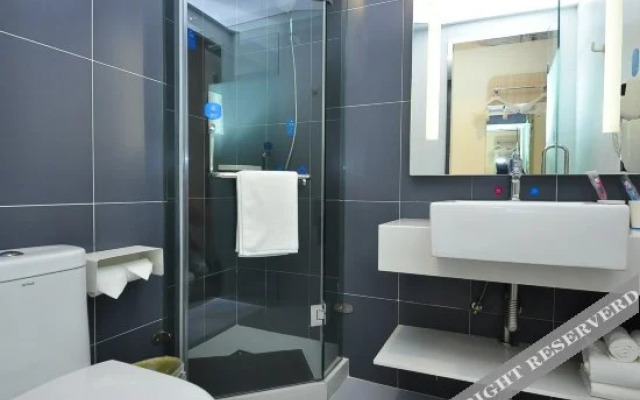 HanTing Hotel (Jinan High-tech Zone Fenghuang Road)