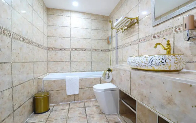 Queen Stay Apartments