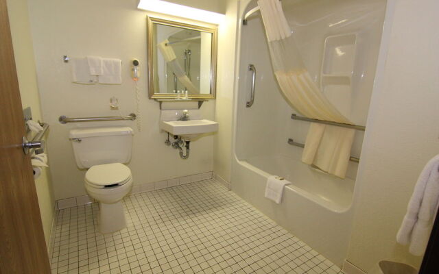Baymont Inn and Suites Green Bay
