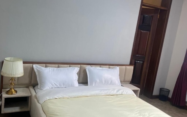 Elma Suites & Lounge