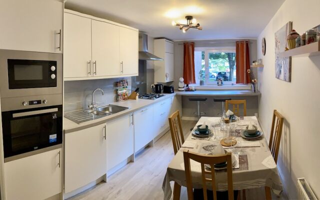 Charming 2-bed Apartment in Edinburgh City Centre