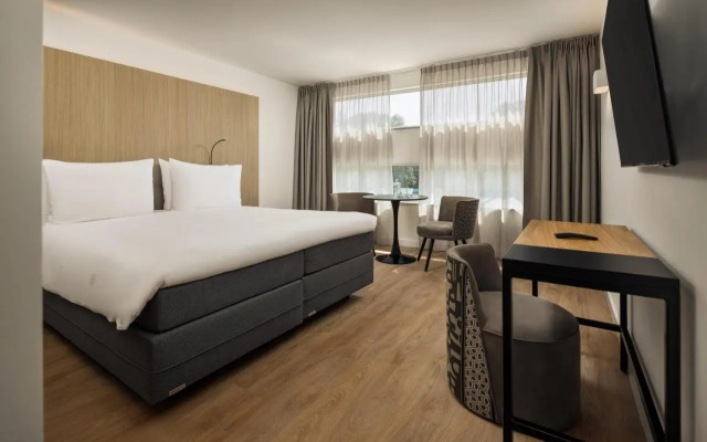 Golden Tulip Amsterdam Art