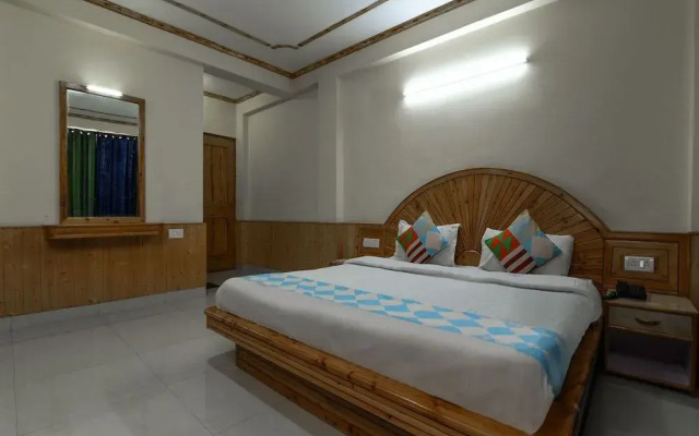 OYO Home 15841 Serene Mountain View Studio