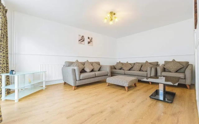 Wycombe Oasis - Cozy 3-bed House Retreat