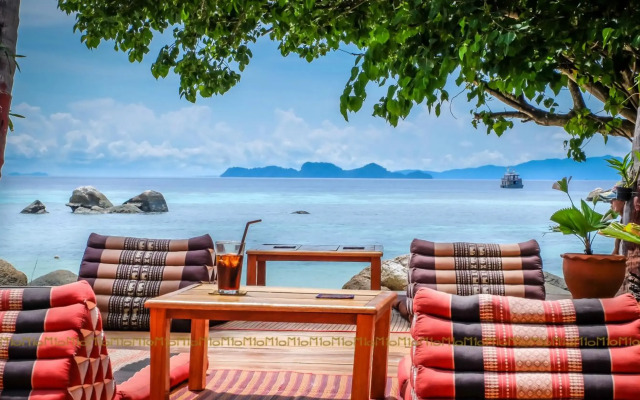 Ten Moons Lipe Resort
