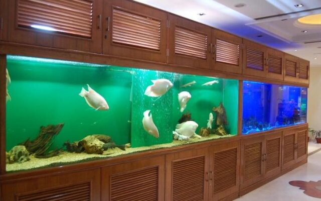 Hotel Meraden Grand