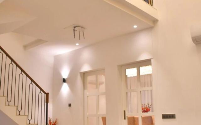 Luxuryhouse-3br-free Car & Driver-balcony-wifi