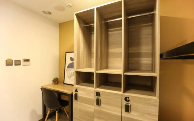 Flyinn Hostel