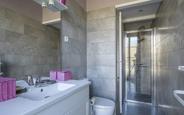 Spacious Holiday Home With Garden