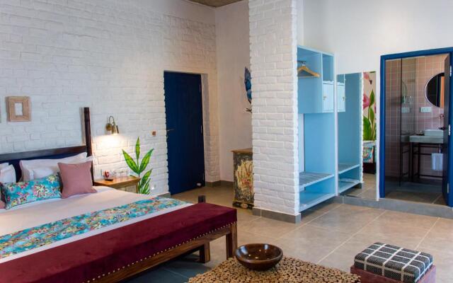 Casa Blanca LakeCity