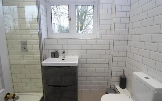 St Albans Spacious Party House