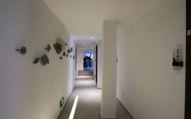 Wangcun Caotang Inn (Furong Town Waterfall)