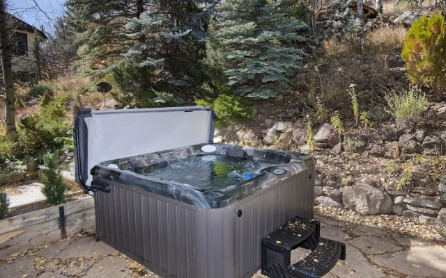 Eiger 9 3 Bedroom Condo by RedAwning