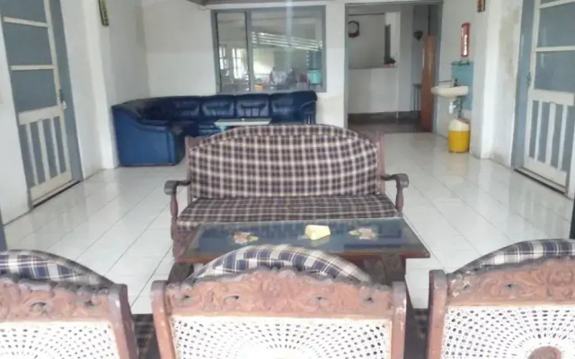 Hotel Raya by OYO Rooms